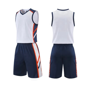 Personalice su diseño y logotipo con un conjunto de uniformes de baloncesto de tela cómoda y transpirable de alta calidad - Product Image 3