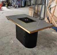 Table de restaurant BBQ en pierre frittée à bords métalliques