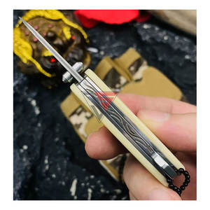 Couteau de poche pliant de chasse en acier Damas personnalisé avec gravure en lame d'acier Damas, manche en os - Product Image 5