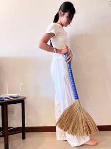 Wholesale Premium Vietnamese Straw Broom 102cm Soft Fan Shape <b>Cleaning</b> <b>Brush</b> With Colorful Strip Handle Free Sample - Product Image 3