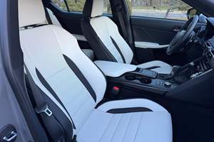 Lexus IS 500 F Sport Performance Premium 2025 Usado, 470 Millas, 472 HP, Motor V8 de Aspiración Natural, Incognito, Sin Modificar - Product Image 5