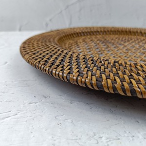 Regalo Navideño, Bandeja Artesanal Redonda de Ratán Natural y Conchas Marinas, Elegante Pieza para Servir en el Hogar y Decoración Contemporánea - Product Image 6