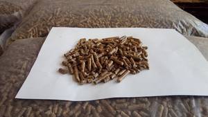 Bricchetti di Pellet di Legno Naturale Duro di Grado Export da 6mm con Segatura e Trucioli per Sistemi di Riscaldamento - Product Image 2