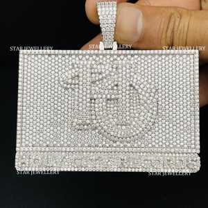 Colgante de Moissanita VVS con Logotipo Personalizado, Plata de Ley, Corte Brillante Redondo, Estilo Hip Hop, Unisex - Product Image 1