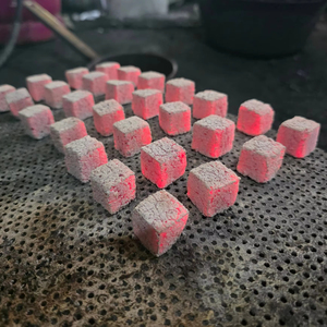 สัมผัสกับเนื้อแท้ของประเทศอินโดนีเซียโดยมีถ่านกะลามะพร้าวและก้อนถ่านที่มีลวดลายเป็นก้อน - Product Image 1