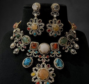 ชุดสร้อยคอพร้อมต่างหู ดีไซน์ทันสมัย คุณภาพเยี่ยม ประดับด้วยหินชุบทอง เหมาะสำหรับงานแต่งงานและงานเลี้ยงต่างๆ สำหรับผู้หญิง - Product Image 4