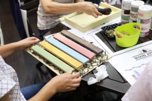 Barniz DIY de recubrimiento de color de pasta a base de agua de calidad japonesa que se puede aplicar con tela hecha en JAPÓN