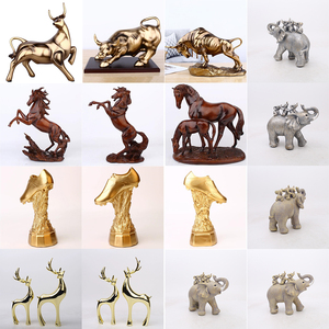 Arte decorativa creativa madre e bambino statue di elefante muro <span class=keywords><strong>d</strong></span>'<span class=keywords><strong>oro</strong></span> scultura di toro di strada statuetta cavallo animale in resina artigianato - Product Image 1