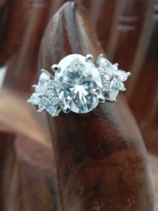 Anillo de Bodas de compromiso solitario de diseño de moda personalizable 100% VVS Moissanite 925 Sterling y oro de 14K/18K con regalo de diamantes - Product Image 6