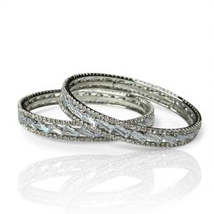 Conjunto de Brazaletes de Perlas de Plata de Primera Calidad con Corte Esmeralda y Acabado en Rodio, Resistente al Deslustre, Moderno, Listo para Envío, Ideal para Bodas - Product Image 1