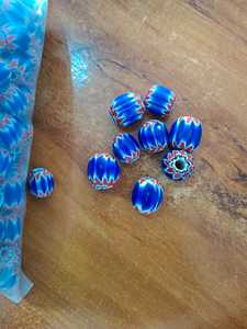 ลูกปัดแก้วเชฟรอนแบบสั่งทำลายแถบสีเขียวแดงขาวน้ำเงินสำหรับร้านขายลูกปัด - Product Image 4