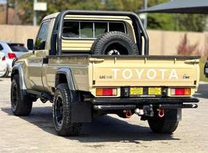 Toyota d'occasion pour Land Cruiser, cabine simple, pick-up 4x4, série 79, fabrication japonaise, carburant diesel, boîte automatique/boîte de vitesses, taille des pneus R18 - Product Image 5