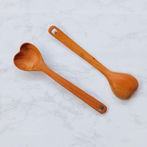 Joli ensemble de cuillères en forme de coeur en bois pour la cuisine cuillère de service en bois d'acacia de haute qualité ustensiles de cuisine du Vietnam - Product Image 1