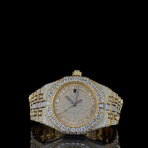 Reloj de Diamantes Moissanite de Oro Amarillo de 18K con Incrustaciones Completas Personalizado de Excelente Calidad para Fiestas, Eventos Formales y Regalos - Product Image 1