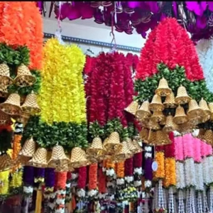 Colgante de pared floral de jazmín de tela hecha a mano con campana decoración colorida para, Diwali, bodas y decoración festiva, regalo - Product Image 1