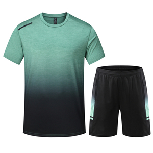 Ensembles courts de vêtements de sport pour hommes avec logo personnalisé 2025 Chemise de jogging deux pièces pour les entraînements d'été Ensemble de t-shirts d'été avec logo personnalisé pour hommes - Product Image 1