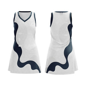 Robe de netball ajustée pour femmes avec design sublimé, tissu respirant, logo frontal, extensible dans les 4 sens et protection anti-UV - Product Image 3