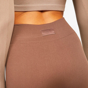 Top corto de manga larga para mujer – Camiseta sexy con cuello redondo para gimnasio, ropa informal para fitness |   Tops Cortos al por Mayor para Mujer - Product Image 4