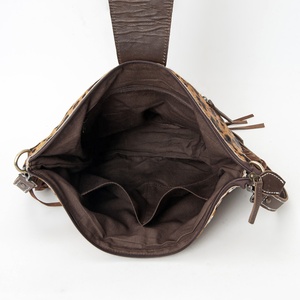   Bolso Bandolera de Cuero de Vaca Tallado a Mano con Flecos, Estilo Vaquero Occidental - Product Image 5