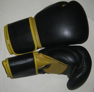 ถุงมือกีฬา MMA 8ออนซ์พร้อมคุณสมบัติเจาะโฟมยางหนัง PU ถุงมือชกมวยสำหรับงานหนักโลโก้ออกแบบได้ตามต้องการ - Product Image 5