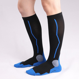 Nouvelles Chaussettes de Football Noires 2026 pour Hommes – Logo Personnalisé, Antidérapantes, en Polyester/Coton Respirant, Écologiques, Hiver – Commande Minimale - Product Image 2