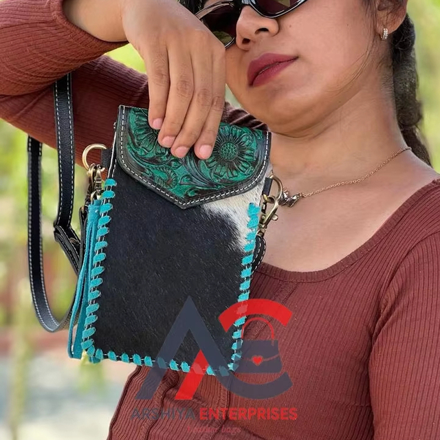 Westerns Tooled Leather Phone Handbag Real Cowhide Fur Hand Tooled Carving Sling Bag Small Size Bags Wristlet Pouch Sling Bag