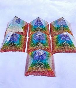 Pirámide de Orgón de Siete Chakras de Ónix (7.5 cm) Generador de Energía para Sanación, Protección, Meditación, Vastu, Feng Shui Hecho a Mano en India - Product Image 3