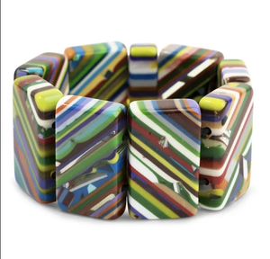 Bracelet élégant en résine rose sculpté à la main avec motifs floraux, bracelet classique en bois pour femme avec perles et diamants - Product Image 6