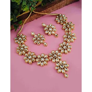Parure de collier en cuivre plaqué or avec design floral Kundan Meenakari, bijoux en rhodium et perles, pierre principale en perle, pour mariée, cadeau raffiné, prêt à l'emploi - Product Image 1