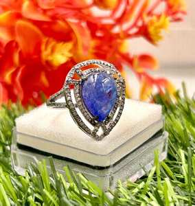 Anillo de Aniversario para Mujer Hecho a Mano con Tanzanita Natural y Diamantes Pavé en Plata de Ley 925 con Baño de Rodio - Product Image 1