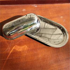 Boîte à beurre élégante et minimaliste en acier inoxydable |   Serveur à beurre en métal à fond profond avec couvercle en dôme |   Boîte de rangement pour beurre de cuisine haut de gamme - Product Image 1