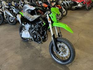 Offres promotionnelles 2025-2026 pour Kawasaki KLX 230SM ABS Nouvelle moto Supermotard Prête à être expédiée dans le monde entier - Product Image 5