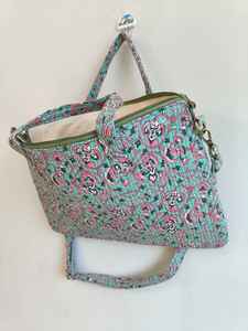 Sac pour ordinateur portable matelassé floral vintage de haute qualité fait à la main avec fermeture éclair et poignée pour les voyages - Product Image 4