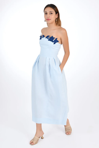 Robe de cocktail élégante sans bretelles en mousseline de soie avec broderie florale bleue, longueur genou, silhouette trapèze pour femme - Product Image 3