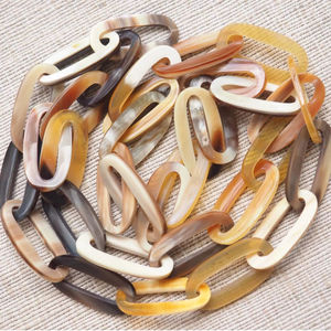 Collar de Lujo Hecho a Mano con Cuerno de Búfalo, Joyería Natural y Sostenible para Mujer, Alta Calidad - Product Image 1