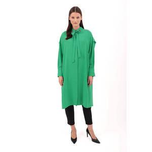 Chemisier vert pour femme avec détail cape au dos et col brodé, 100 % polyester, design à nouer pour un usage quotidien - Product Image 4