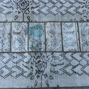พรมวิ่งสไตล์ตุรกี ขนาด 2.9x7.9 ฟุต พรมวินเทจ พรมขนสัตว์สีเทาลายกราฟิก - Product Image 5
