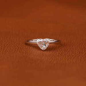 Bague de mariage élégante en or blanc massif 14 carats certifiée IGI, tendance, solitaire, forme de cœur, sertie de pierres, style classique personnalisé - Product Image 2