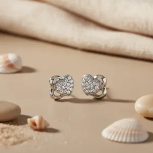 ต่างหูเงินรูปหัวใจทันสมัยสำหรับผู้หญิง เครื่องประดับเรียบหรูสำหรับใส่ทุกวัน สไตล์ศาสนา ประดับมุก เพชร โรเดียม ทอง ทำจากโลหะผสม เหมาะสำหรับงานปาร์ตี้ - Product Image 1