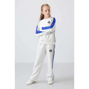 Conjunto Deportivo TommyLife para Niñas de 7 a 15 Años, Color Beige, Mezcla de Algodón, Corte Estándar, Cuello Redondo, Modelo 75165 - Product Image 4