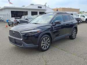 Toyota Corolla Cross XLE AWD 2023 Usado en Excelente Estado con Asientos de Cuero Oscuro y Control de Crucero Adaptativo, Listo para Conducir - Product Image 2