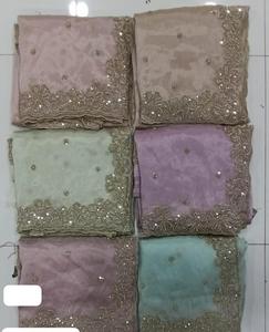 Saree élégant de travail de broderie de Georgette de tissu fluide léger avec des détails complexes de fil pour la fête et les vêtements de fête - Product Image 2