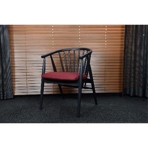 Chaise contemporaine en cuir PU avec cadre en bois massif durable pour salon salle à manger utilisation commerciale extérieure cafés bureaux hôtels - Product Image 1