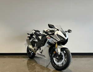 BEST-SELLER 2026 HONDA CBR1000RR-R NOUVELLE MOTO SPORTIVE + GARANTIE TRANSFERABLE À KILOMÉTRAGE INÉLIMITE. 1 AN INCLUS - Product Image 3