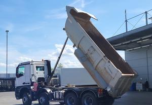 Camión Volquete Mercedes Arocs 3240 8X4 2015 - Product Image 4