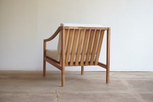 Fauteuil de salon moderne en teck de luxe, fauteuil d'appoint rembourré avec coussin blanc pour salon, hôtel, usage extérieur - Product Image 5