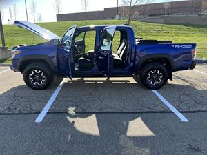 Toyota Tacoma TRD Off-Road Doble Cabina 4x4 Usada, Año 2022 - Product Image 2