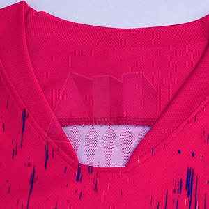 Uniforme de football de haute qualité, respirant, léger, 100% polyester, personnalisable, pour les hommes actifs, entraînement en club, matchs et jeu d'équipe - Product Image 2