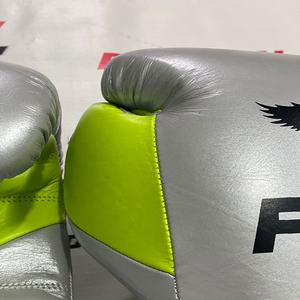 Gants de boxe professionnels en cuir de vachette tendance avec poignées, évacuation de l'humidité, antidérapants, fermeture à lacets, logo personnalisé - Product Image 6