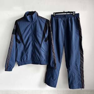 ชุดวอร์มกันลมแบบมีฮู้ดสำหรับผู้ชาย ผลิตตามสั่ง (OEM)  ใส่สบาย ระบายอากาศได้ดี  ลายพิมพ์  ไซส์ใหญ่  น้ำหนักเบา  ตกแต่งด้วยแถบ  ผ้าริปสต็อป  สำหรับเล่นฟุตบอล - Product Image 4